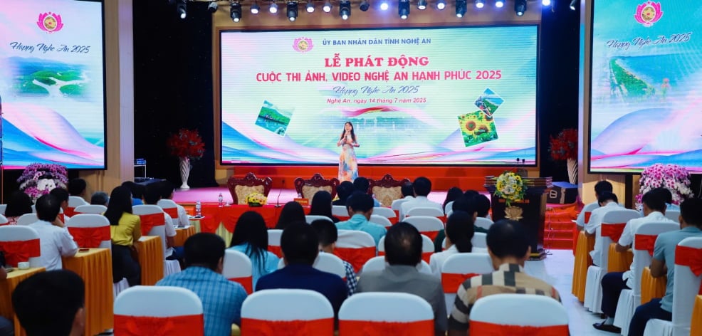 Cuộc thi 'Nghệ An hạnh phúc - Happy Nghệ An 2025' kỳ vọng góp phần lan tỏa hình ảnh một Nghệ An thanh bình, phát triển và mến khách đến bạn bè trong nước và quốc tế. Ảnh: Đình Tiệp. Cuộc thi 'Nghệ An hạnh phúc - Happy Nghệ An 2025' kỳ vọng góp phần lan tỏa hình ảnh một Nghệ An thanh bình, phát triển và mến khách đến bạn bè trong nước và quốc tế. Ảnh: Đình Tiệp.