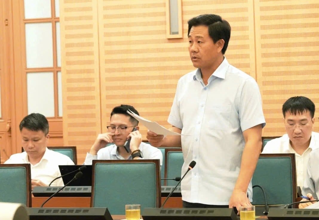 Giám đốc Sở Nông nghiệp và Môi trường Hà Nội Nguyễn Xuân Đại cho biết Sở đã xây dựng quy trình kỹ thuật, hướng dẫn chi tiết, đồng thời yêu cầu các đơn vị đặt thùng rác đúng tiêu chuẩn, phù hợp với thiết bị thu gom tự động, hướng tới xóa bỏ hoàn toàn các 'chân rác'. Ảnh: Minh Phú. Giám đốc Sở Nông nghiệp và Môi trường Hà Nội Nguyễn Xuân Đại cho biết Sở đã xây dựng quy trình kỹ thuật, hướng dẫn chi tiết, đồng thời yêu cầu các đơn vị đặt thùng rác đúng tiêu chuẩn, phù hợp với thiết bị thu gom tự động, hướng tới xóa bỏ hoàn toàn các 'chân rác'. Ảnh: Minh Phú.