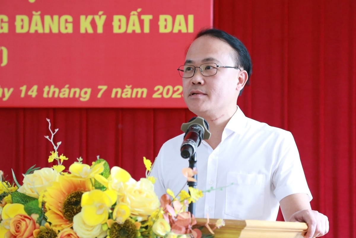 Ông Nguyễn Xuân Hà, Giám đốc Văn phòng Đăng ký đất đai phát biểu tiếp thu ý kiến chỉ đạo của lãnh Sở Nông nghiệp và Môi trường tỉnh Lào Cai. Ảnh: Thanh Ngà. Ông Nguyễn Xuân Hà, Giám đốc Văn phòng Đăng ký đất đai phát biểu tiếp thu ý kiến chỉ đạo của lãnh Sở Nông nghiệp và Môi trường tỉnh Lào Cai. Ảnh: Thanh Ngà.