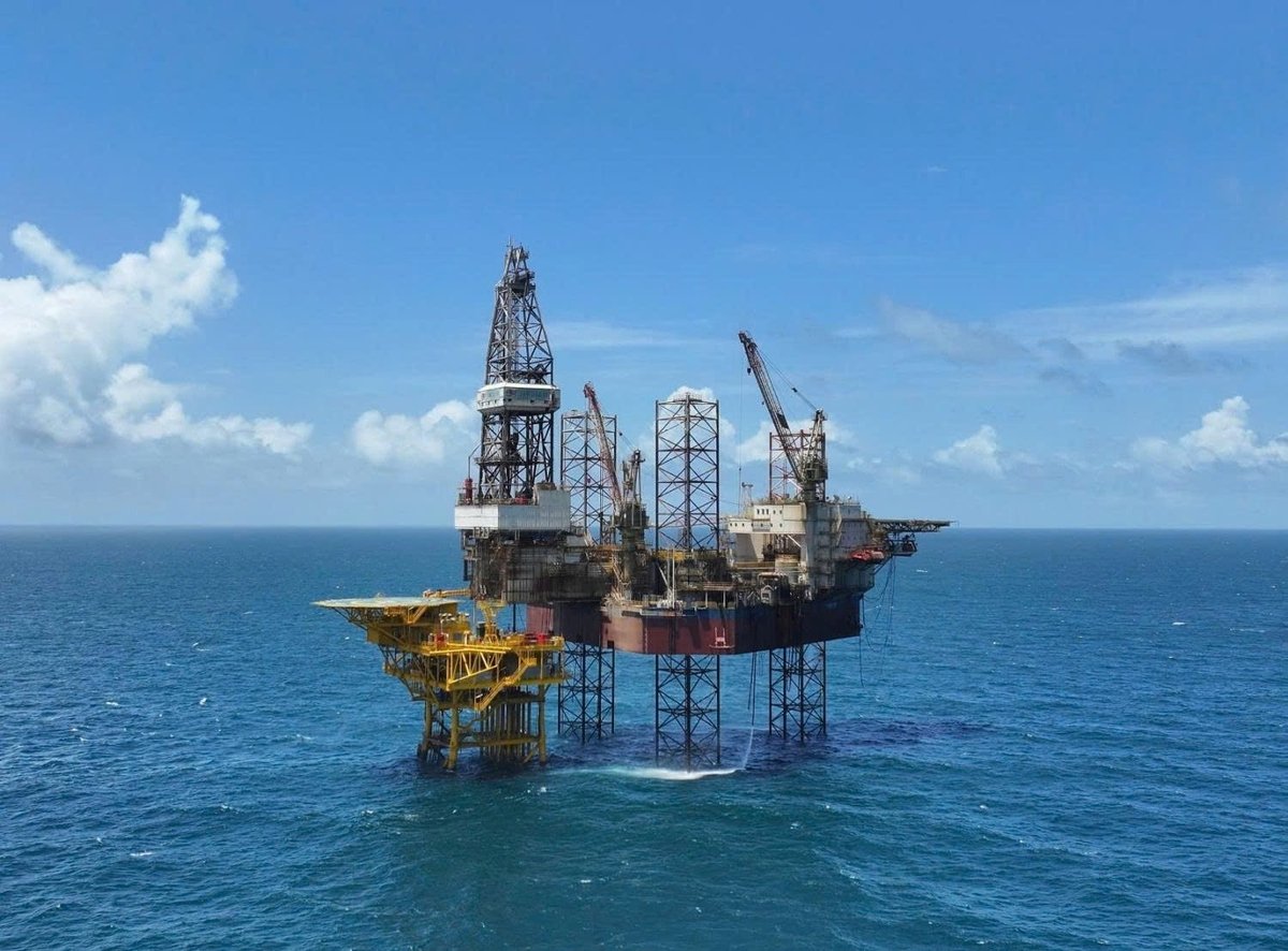 Giàn WHP-KTN và giàn khoan Tam Đảo 5. Ảnh: Petrovietnam. Giàn WHP-KTN và giàn khoan Tam Đảo 5. Ảnh: Petrovietnam.