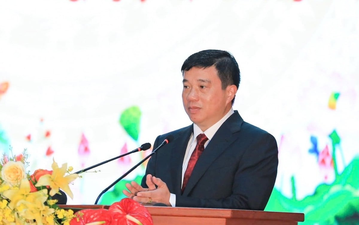 Ông Y Thanh Hà Niê Kđăm, Ủy viên Trung ương Đảng, Bí thư Tỉnh ủy Lâm Đồng yêu cầu Đảng bộ xã Đơn Dương tiếp tục làm rõ hơn đặc điểm từng địa bàn, xác định đúng tiềm năng và điểm nghẽn, từ đó đề ra mục tiêu, nhiệm vụ cụ thể. Ảnh: LP. Ông Y Thanh Hà Niê Kđăm, Ủy viên Trung ương Đảng, Bí thư Tỉnh ủy Lâm Đồng yêu cầu Đảng bộ xã Đơn Dương tiếp tục làm rõ hơn đặc điểm từng địa bàn, xác định đúng tiềm năng và điểm nghẽn, từ đó đề ra mục tiêu, nhiệm vụ cụ thể. Ảnh: LP.