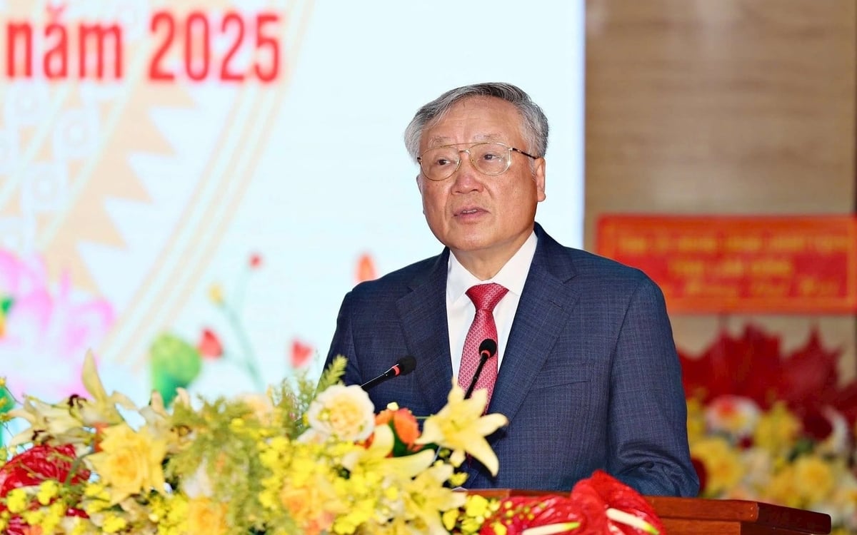 Phó Thủ tướng Thường trực Nguyễn Hòa Bình đề nghị xã Đơn Dương tập trung vào các khâu đột phá, trong đó chú trọng cải cách hành chính, chuyển đổi số, phát triển nông nghiệp sạch. Ảnh: LP. Phó Thủ tướng Thường trực Nguyễn Hòa Bình đề nghị xã Đơn Dương tập trung vào các khâu đột phá, trong đó chú trọng cải cách hành chính, chuyển đổi số, phát triển nông nghiệp sạch. Ảnh: LP.