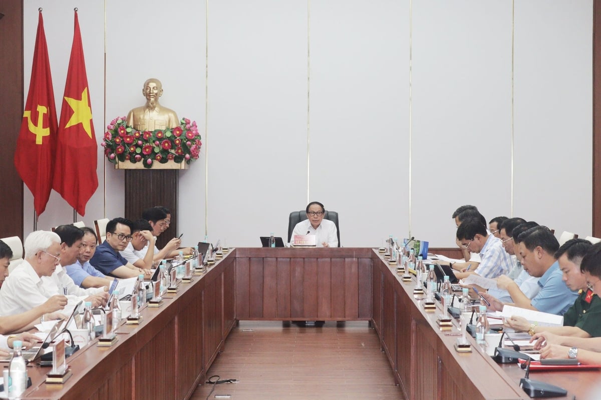 Ông Lê Tiến Châu, Bí thư Thành ủy Hải Phòng thống nhất chủ trương đầu tư 2 dự án rộng hơn 430 ha. Ảnh: Hoàng Tùng. Ông Lê Tiến Châu, Bí thư Thành ủy Hải Phòng thống nhất chủ trương đầu tư 2 dự án rộng hơn 430 ha. Ảnh: Hoàng Tùng.