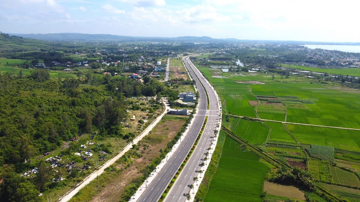 Dự báo thu ngân sách trong nửa cuối năm 2025 Quảng Ngãi có nhiều khó khăn. Ảnh: Võ Hà Dự báo thu ngân sách trong nửa cuối năm 2025 Quảng Ngãi có nhiều khó khăn. Ảnh: Võ Hà