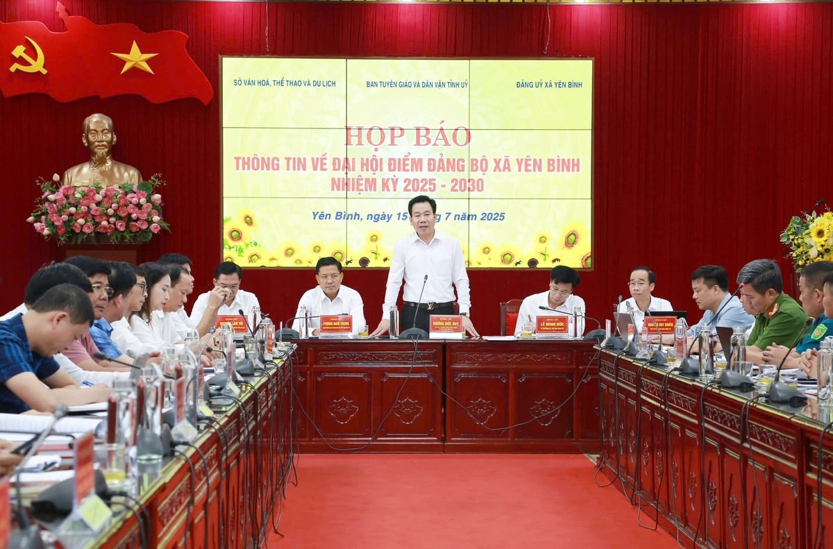 Trưởng Ban Tuyên giáo và Dân vận Tỉnh ủy Lào Cai Dương Đức Huy trực tiếp trao đổi, giải đáp cụ thể các ý kiến của các phóng viên. Ảnh: Thanh Ngà. Trưởng Ban Tuyên giáo và Dân vận Tỉnh ủy Lào Cai Dương Đức Huy trực tiếp trao đổi, giải đáp cụ thể các ý kiến của các phóng viên. Ảnh: Thanh Ngà.