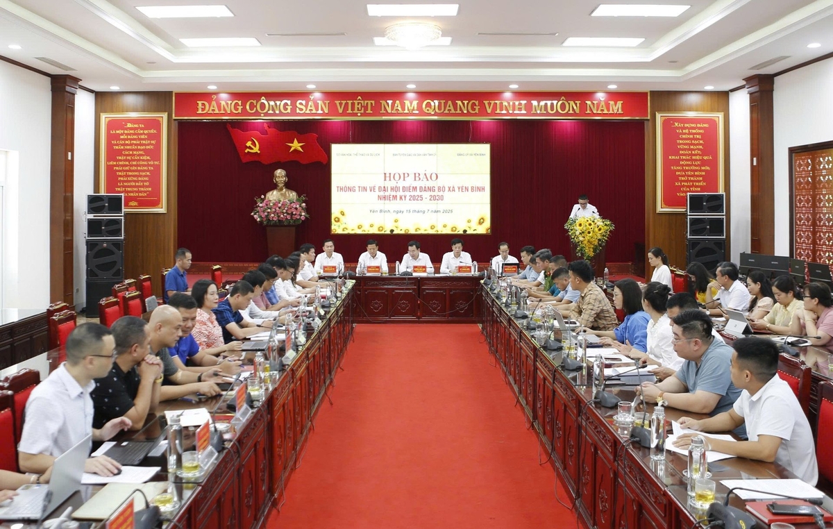 Phóng viên của 18 cơ quan báo chí Trung ương và địa phương tham dự và tác nghiệp tại buổi họp báo. Ảnh: Thanh Ngà. Phóng viên của 18 cơ quan báo chí Trung ương và địa phương tham dự và tác nghiệp tại buổi họp báo. Ảnh: Thanh Ngà.