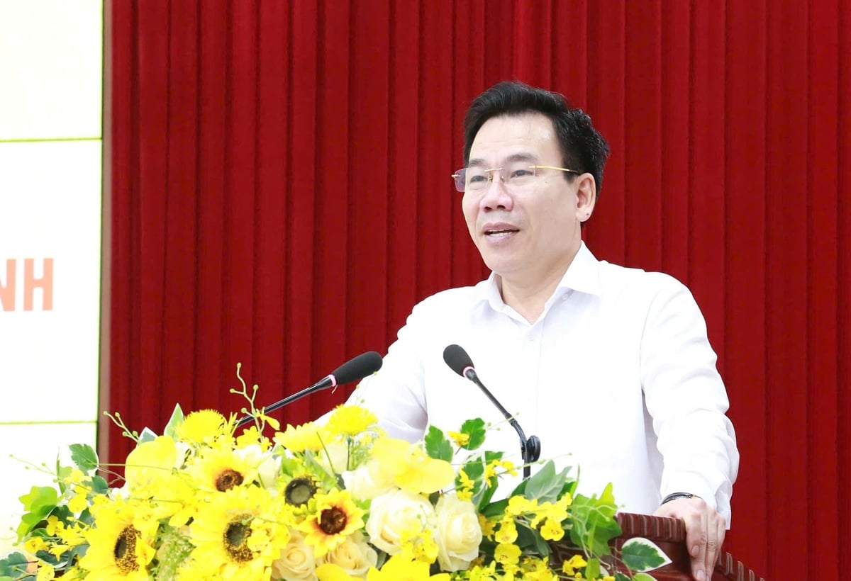 Ông Dương Đức Huy, Ủy viên Ban Thường vụ Tỉnh ủy -Trưởng Ban Tuyên giáo và Dân vận Tỉnh ủy Lào Cai phát biểu định hướng công tác báo chí trước, trong và sau Đại hội, chiều 15/7. Ảnh: Thanh Ngà. Ông Dương Đức Huy, Ủy viên Ban Thường vụ Tỉnh ủy -Trưởng Ban Tuyên giáo và Dân vận Tỉnh ủy Lào Cai phát biểu định hướng công tác báo chí trước, trong và sau Đại hội, chiều 15/7. Ảnh: Thanh Ngà.