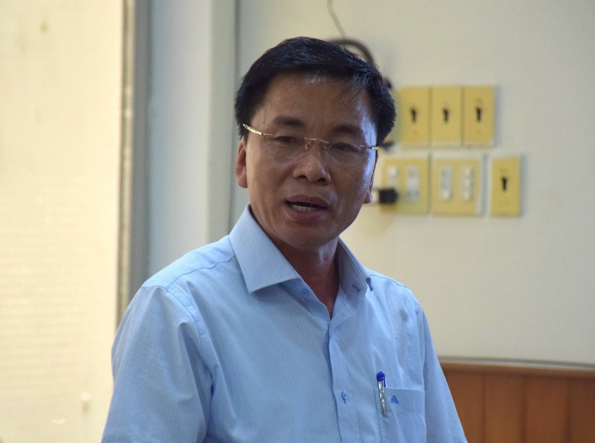 Ông Hồ Văn Hể, Giám đốc Công ty TNHH Lâm nghiệp Sông Kôn, trình bày tại buổi làm việc. Ảnh: V.Đ.T. Ông Hồ Văn Hể, Giám đốc Công ty TNHH Lâm nghiệp Sông Kôn, trình bày tại buổi làm việc. Ảnh: V.Đ.T.