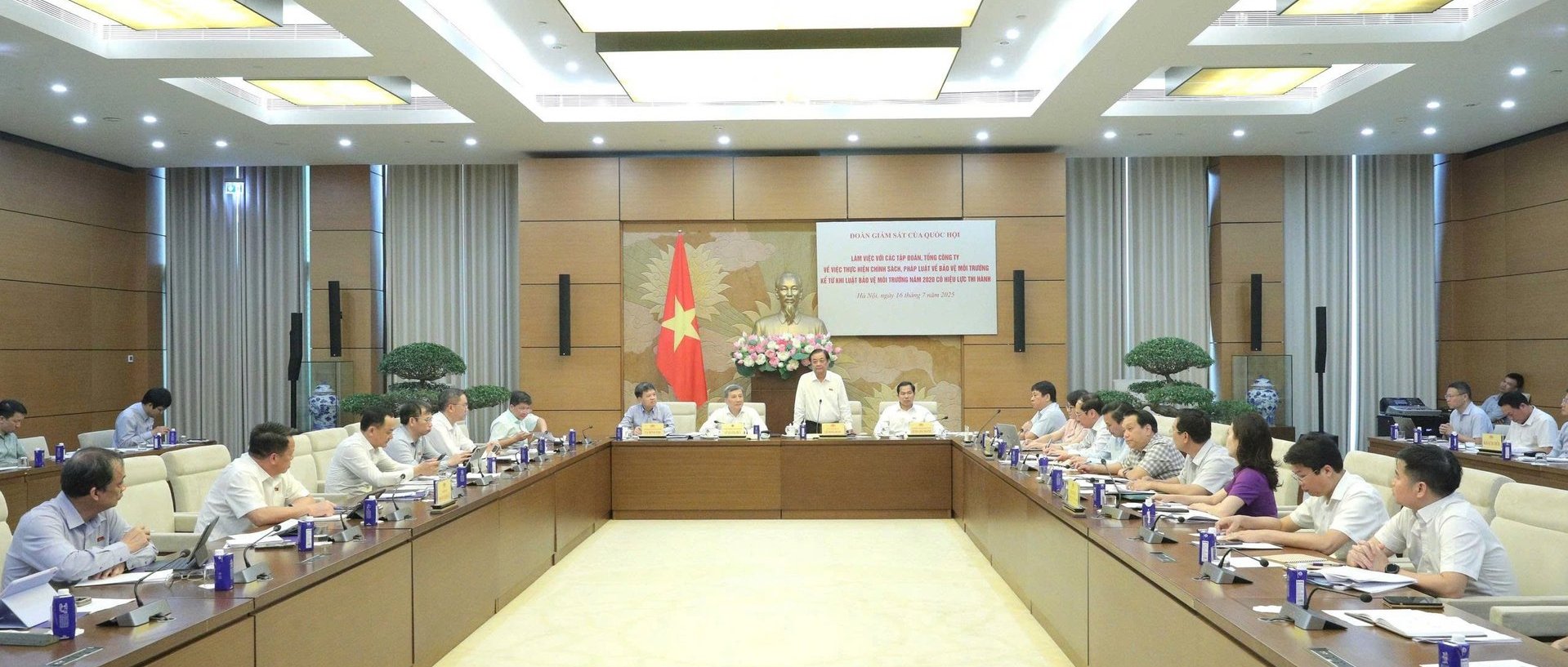 Đoàn giám sát chuyên đề 'Việc thực hiện chính sách, pháp luật về bảo vệ môi trường kể từ khi Luật Bảo vệ môi trường năm 2020 có hiệu lực thi hành' làm việc với Tập đoàn Điện lực Việt Nam và Tập đoàn Hóa chất Việt Nam. Ảnh: Long Anh. Đoàn giám sát chuyên đề 'Việc thực hiện chính sách, pháp luật về bảo vệ môi trường kể từ khi Luật Bảo vệ môi trường năm 2020 có hiệu lực thi hành' làm việc với Tập đoàn Điện lực Việt Nam và Tập đoàn Hóa chất Việt Nam. Ảnh: Long Anh.