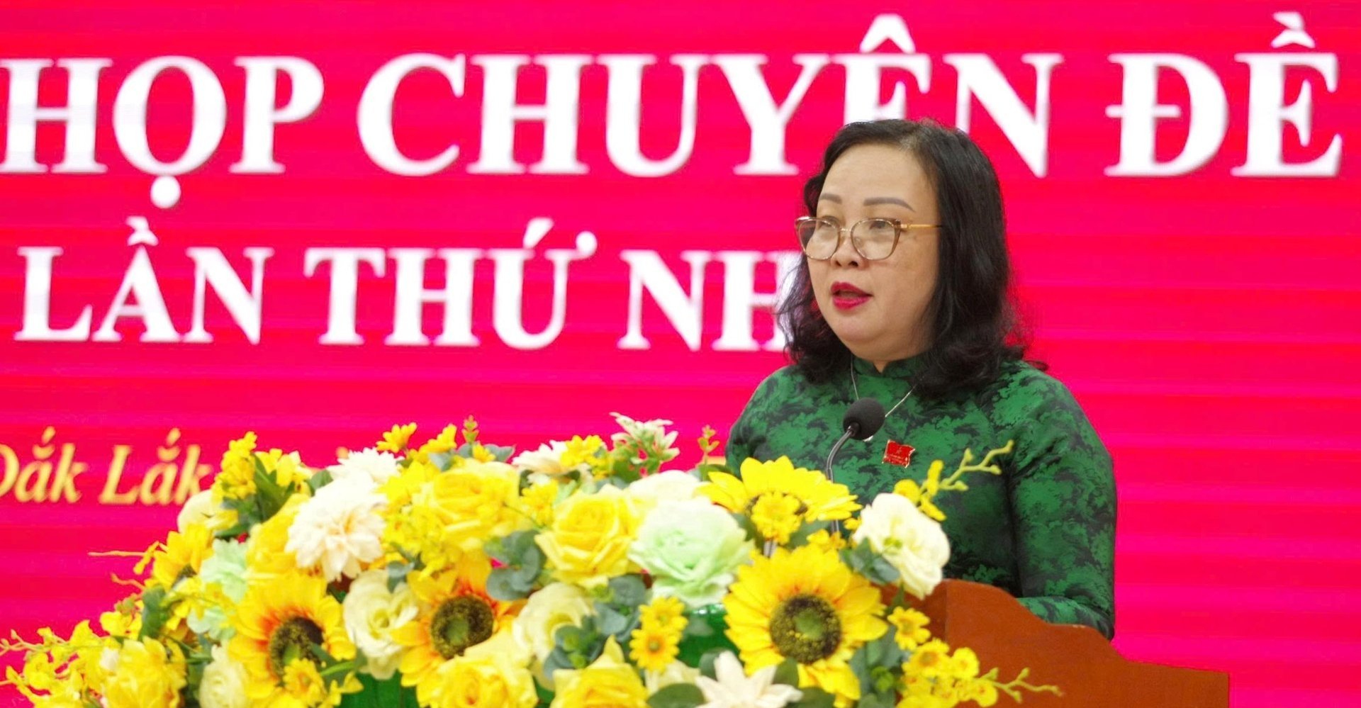 Bà Cao Thị Hòa An, Phó Bí thư Thường trực Tỉnh ủy, Chủ tịch HĐND tỉnh Đắk Lắk phát biểu khai mạc kỳ họp chuyên đề lần thứ nhất. Ảnh: Djuang Niê. Bà Cao Thị Hòa An, Phó Bí thư Thường trực Tỉnh ủy, Chủ tịch HĐND tỉnh Đắk Lắk phát biểu khai mạc kỳ họp chuyên đề lần thứ nhất. Ảnh: Djuang Niê.