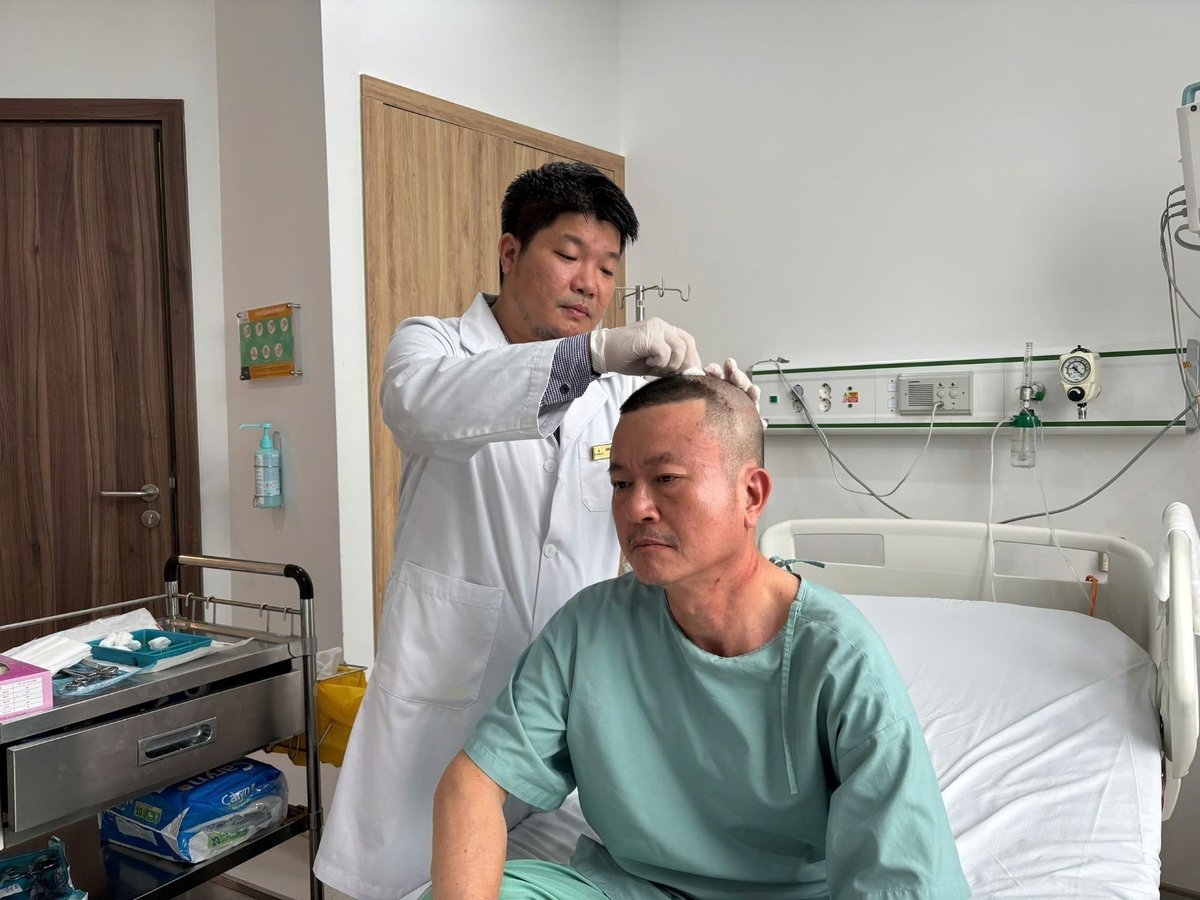 Anh Đ đã có thể trò chuyện và đi lại bình thường chỉ sau 1 ngày phẫu thuật. Anh Đ đã có thể trò chuyện và đi lại bình thường chỉ sau 1 ngày phẫu thuật.