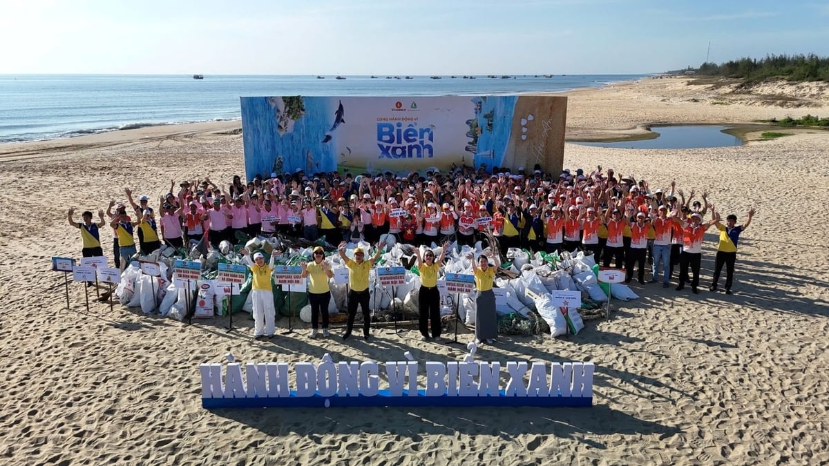 Gần 10.000 cán bộ nhân viên Vingroup và tình nguyện viên đã cùng nhau tạo nên một 'làn sóng xanh' lan tỏa khắp 28 tỉnh, thành (trước sáp nhập) trên cả nước. Gần 10.000 cán bộ nhân viên Vingroup và tình nguyện viên đã cùng nhau tạo nên một 'làn sóng xanh' lan tỏa khắp 28 tỉnh, thành (trước sáp nhập) trên cả nước.