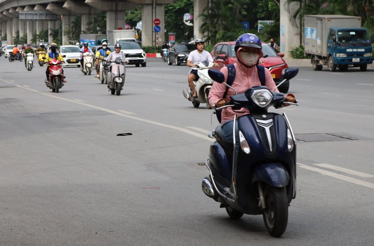 Cư dân sinh sống trong vành đai 1 cũng như những người thường xuyên di chuyển vào khu vực này sẽ được hỗ trợ tối đa trong việc chuyển đổi sang phương tiện giao thông xanh. Ảnh: Hoàng Hiền. Cư dân sinh sống trong vành đai 1 cũng như những người thường xuyên di chuyển vào khu vực này sẽ được hỗ trợ tối đa trong việc chuyển đổi sang phương tiện giao thông xanh. Ảnh: Hoàng Hiền.