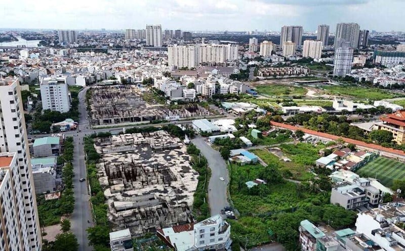 Trình tự, thủ tục xây dựng bảng giá đất lần đầu để công bố và áp dụng từ ngày 1/1/2026 và điều chỉnh, sửa đổi, bổ sung bảng giá đất hằng năm để công bố và áp dụng từ ngày 1/1 của năm tiếp theo được thực hiện theo 16 bước. Ảnh: Báo Lao động. Trình tự, thủ tục xây dựng bảng giá đất lần đầu để công bố và áp dụng từ ngày 1/1/2026 và điều chỉnh, sửa đổi, bổ sung bảng giá đất hằng năm để công bố và áp dụng từ ngày 1/1 của năm tiếp theo được thực hiện theo 16 bước. Ảnh: Báo Lao động.