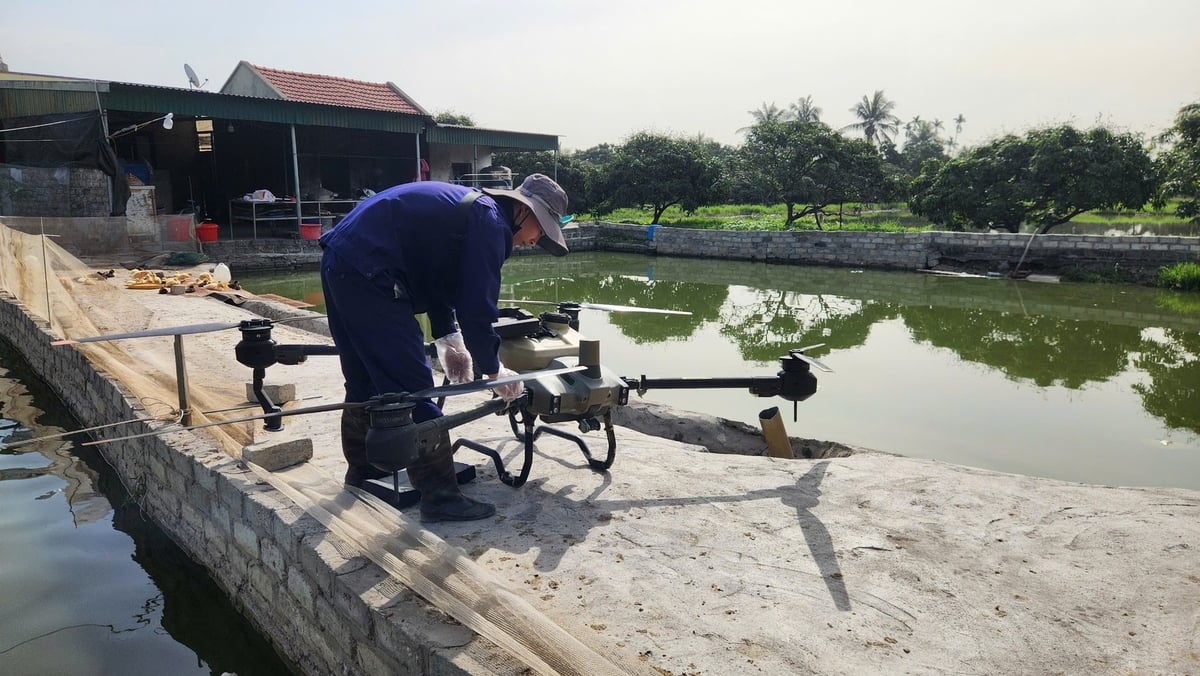 Ứng dụng thiết bị bay không người lái trong sản xuất nông nghiệp ở Quảng Ninh. Ảnh: Nguyễn Thành. Ứng dụng thiết bị bay không người lái trong sản xuất nông nghiệp ở Quảng Ninh. Ảnh: Nguyễn Thành.