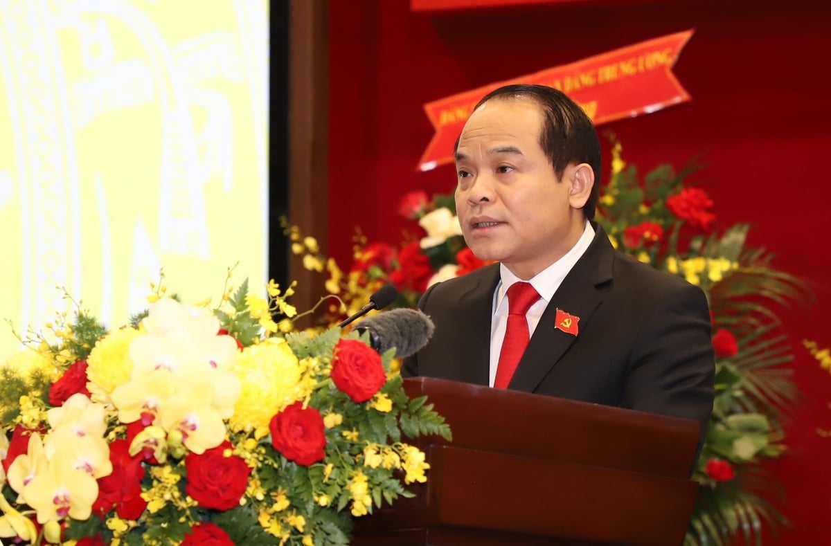 Đồng chí Nguyễn Quốc Đoàn, Ủy viên Trung ương Đảng, Phó Bí thư Thường trực Đảng ủy, Phó Chánh án Tòa án nhân dân tối cao trình bày dự thảo Báo cáo kiểm điểm công tác lãnh đạo, chỉ đạo của Ban Chấp hành Đảng bộ Tòa án nhân dân tối cao nhiệm kỳ 2020 - 2025. Đồng chí Nguyễn Quốc Đoàn, Ủy viên Trung ương Đảng, Phó Bí thư Thường trực Đảng ủy, Phó Chánh án Tòa án nhân dân tối cao trình bày dự thảo Báo cáo kiểm điểm công tác lãnh đạo, chỉ đạo của Ban Chấp hành Đảng bộ Tòa án nhân dân tối cao nhiệm kỳ 2020 - 2025.
