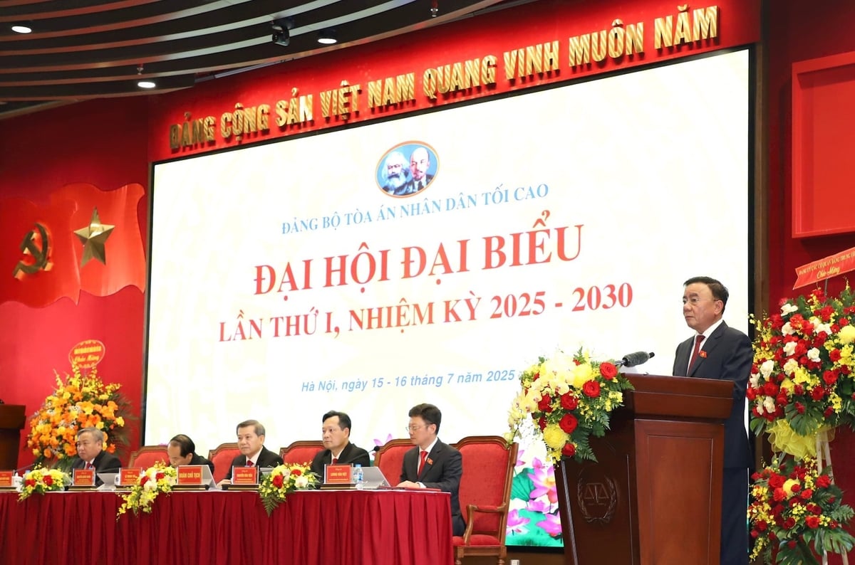 Đồng chí Trần Cẩm Tú, Ủy viên Bộ Chính trị, Thường trực Ban Bí thư, Bí thư Đảng ủy các cơ quan Đảng Trung ương dự và phát biểu chỉ đạo Đại hội. Đồng chí Trần Cẩm Tú, Ủy viên Bộ Chính trị, Thường trực Ban Bí thư, Bí thư Đảng ủy các cơ quan Đảng Trung ương dự và phát biểu chỉ đạo Đại hội.