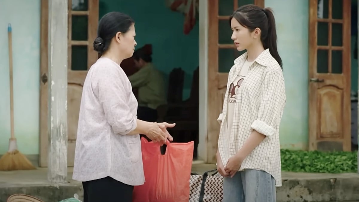 Mẹ dò hỏi Xuân chuyện vợ chồng anh Bắc. Ảnh CMH Mẹ dò hỏi Xuân chuyện vợ chồng anh Bắc. Ảnh CMH