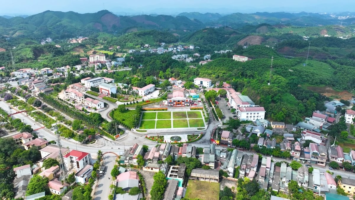Trải qua 78 năm từ ngày thành lập Đảng bộ huyện Yên Bình (20/6/1947), vùng đất này đã chứng kiến không ít thăng trầm, khó khăn nhưng cũng đạt được nhiều thành quả to lớn. Ảnh: Đức Thành. Trải qua 78 năm từ ngày thành lập Đảng bộ huyện Yên Bình (20/6/1947), vùng đất này đã chứng kiến không ít thăng trầm, khó khăn nhưng cũng đạt được nhiều thành quả to lớn. Ảnh: Đức Thành.