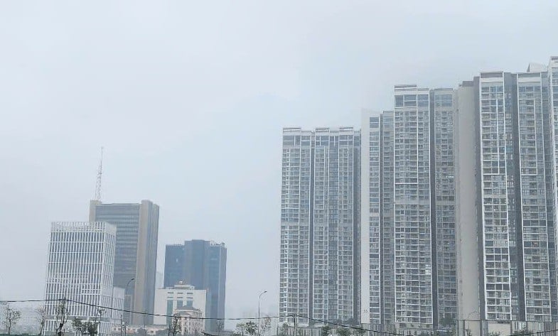 Ô nhiễm bụi mịn tại Hà Nội và TP HCM phần lớn là từ hoạt động giao thông vận tải, với tỷ lệ chiếm tới 38%. Ảnh: Hoàng Hiền.