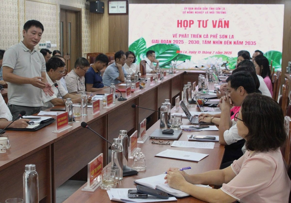 Sở Nông nghiệp và Môi trường Sơn La họp bàn với các doanh nghiệp, HTX để tìm giải pháp phát triển bền vững cây cà phê. Ảnh: Nguyễn Nga. Sở Nông nghiệp và Môi trường Sơn La họp bàn với các doanh nghiệp, HTX để tìm giải pháp phát triển bền vững cây cà phê. Ảnh: Nguyễn Nga.