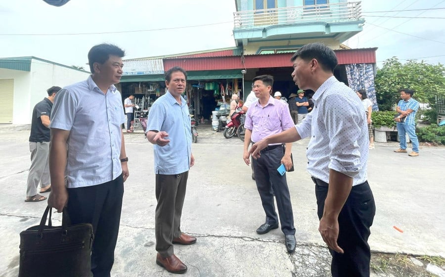 Tổ công tác của Chi Cục vệ sinh an toàn thực phẩm Hưng Yên tiến hành xác minh 2 trường hợp ăn tiết canh, lòng lợn bị tử vong. Ảnh: https://baohungyen.vn. Tổ công tác của Chi Cục vệ sinh an toàn thực phẩm Hưng Yên tiến hành xác minh 2 trường hợp ăn tiết canh, lòng lợn bị tử vong. Ảnh: https://baohungyen.vn.