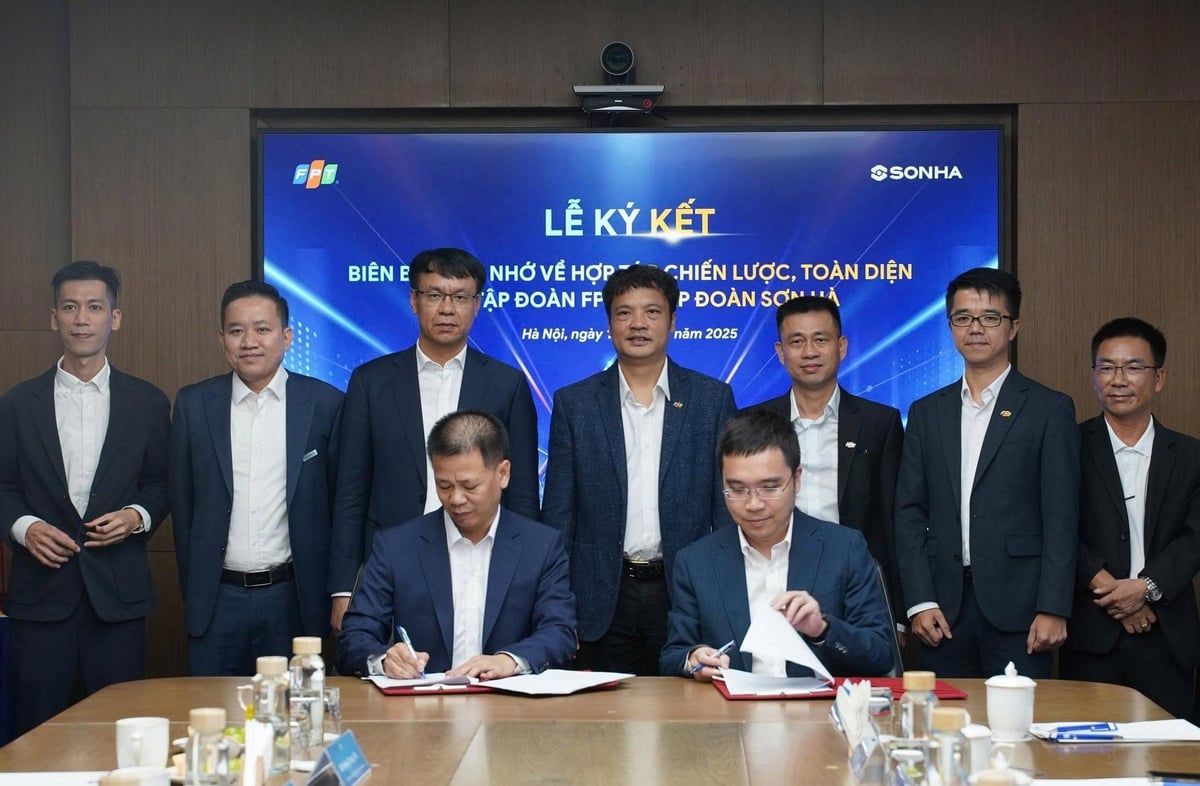 Đại diện lãnh đạo Tập đoàn Sơn Hà và Tập đoàn FPT ký kết biên bản ghi nhớ hợp tác chiến lược toàn diện. Ảnh: Sơn Hà. Đại diện lãnh đạo Tập đoàn Sơn Hà và Tập đoàn FPT ký kết biên bản ghi nhớ hợp tác chiến lược toàn diện. Ảnh: Sơn Hà.