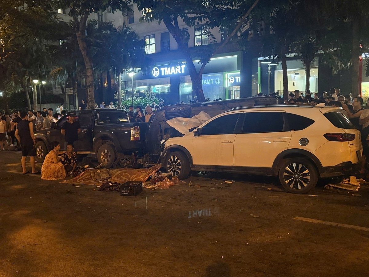 Nhiều phương tiện bị hư hại nghiêm trọng. Ảnh: Phạm Công. Nhiều phương tiện bị hư hại nghiêm trọng. Ảnh: Phạm Công.