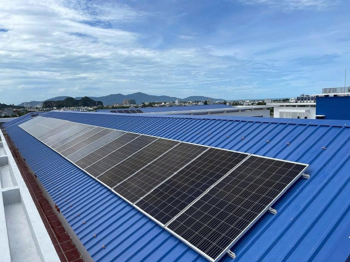 Tập đoàn Sơn Hà tài trợ hệ thống điện mặt trời áp mái Freesolar với công suất 40kwp cho Trường Hy Vọng (Đà Nẵng). Ảnh: Sơn Hà. Tập đoàn Sơn Hà tài trợ hệ thống điện mặt trời áp mái Freesolar với công suất 40kwp cho Trường Hy Vọng (Đà Nẵng). Ảnh: Sơn Hà.