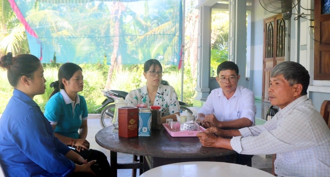 Thời gian qua, Câu lạc bộ 'Tổ ấm không khói thuốc lá' tại tổ dân phố Đại Cát 2, phường Ninh Hòa đã chung tay xây dựng môi trường không thuốc lá. Ảnh: Kim Sơ. Thời gian qua, Câu lạc bộ 'Tổ ấm không khói thuốc lá' tại tổ dân phố Đại Cát 2, phường Ninh Hòa đã chung tay xây dựng môi trường không thuốc lá. Ảnh: Kim Sơ.