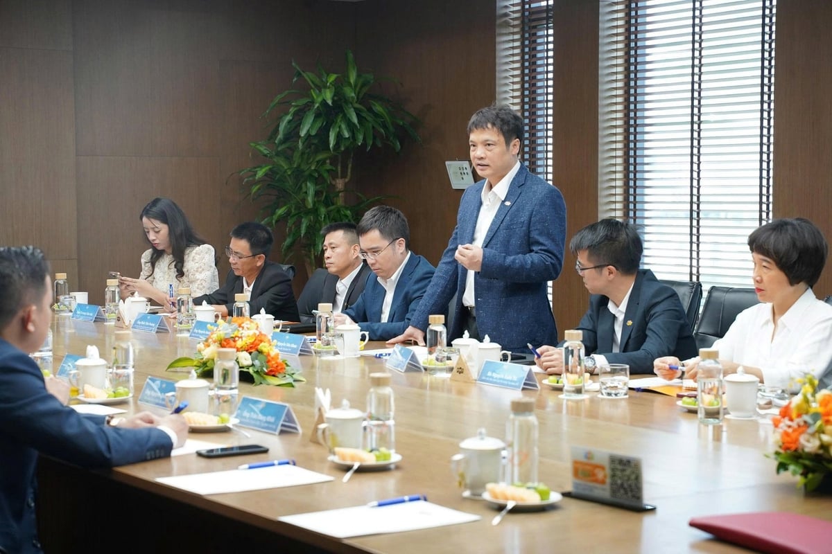 Ông Nguyễn Văn Khoa, Tổng Giám đốc Tập đoàn FPT cho rằng, FPT và Sơn Hà sẽ cùng đầu tư vào phát triển nguồn nhân lực thông thạo công nghệ, làm chủ các nền tảng số, và cùng khai thác kho dữ liệu tích lũy nhiều năm một cách hiệu quả, thông minh hơn. Ảnh: Sơn Hà. Ông Nguyễn Văn Khoa, Tổng Giám đốc Tập đoàn FPT cho rằng, FPT và Sơn Hà sẽ cùng đầu tư vào phát triển nguồn nhân lực thông thạo công nghệ, làm chủ các nền tảng số, và cùng khai thác kho dữ liệu tích lũy nhiều năm một cách hiệu quả, thông minh hơn. Ảnh: Sơn Hà.