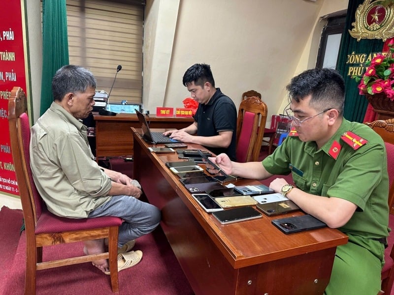 Đấu tranh với đối tượng Cao Mạnh Hùng tại cơ quan Công an. Ảnh: Cao Thiên. Đấu tranh với đối tượng Cao Mạnh Hùng tại cơ quan Công an. Ảnh: Cao Thiên.
