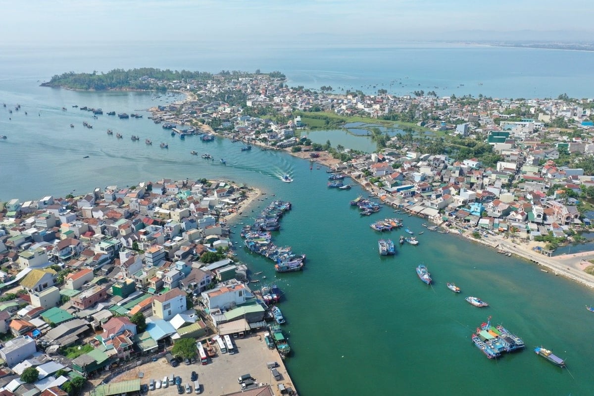 Quảng Ngãi triển khai đồng bộ các giải pháp để chung tay gỡ 'thẻ vàng' IUU. Ảnh: Võ Hà. Quảng Ngãi triển khai đồng bộ các giải pháp để chung tay gỡ 'thẻ vàng' IUU. Ảnh: Võ Hà.