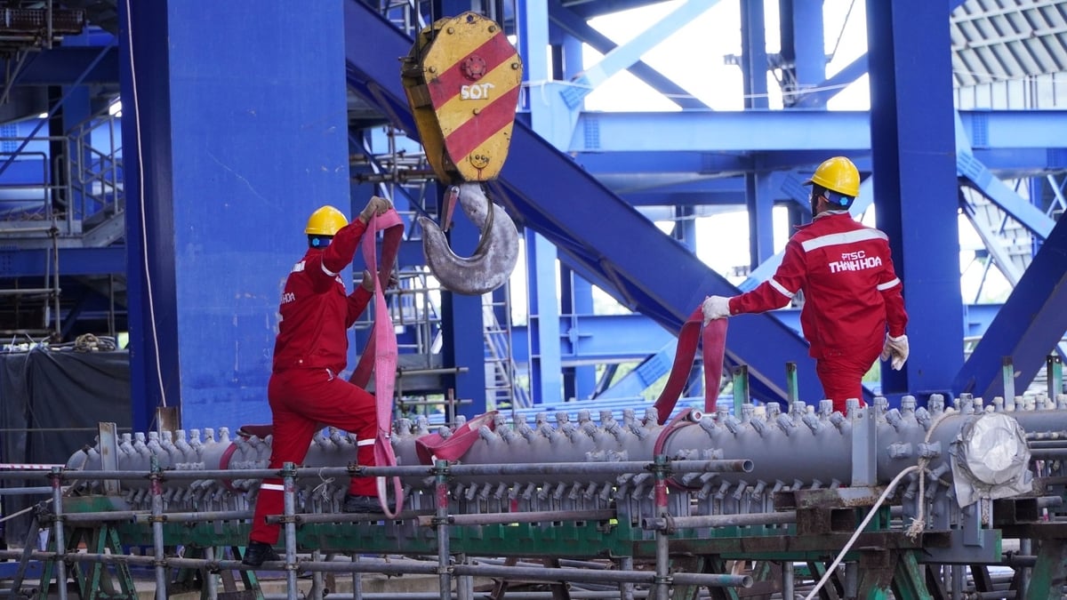 Tâm điểm hiện nay trên công trường Dự án Long Phú 1 là công tác thi công lắp đặt thiết bị Lò hơi của cả 2 Tổ máy 1 và 2. Ảnh: Petrovietnam. Tâm điểm hiện nay trên công trường Dự án Long Phú 1 là công tác thi công lắp đặt thiết bị Lò hơi của cả 2 Tổ máy 1 và 2. Ảnh: Petrovietnam.
