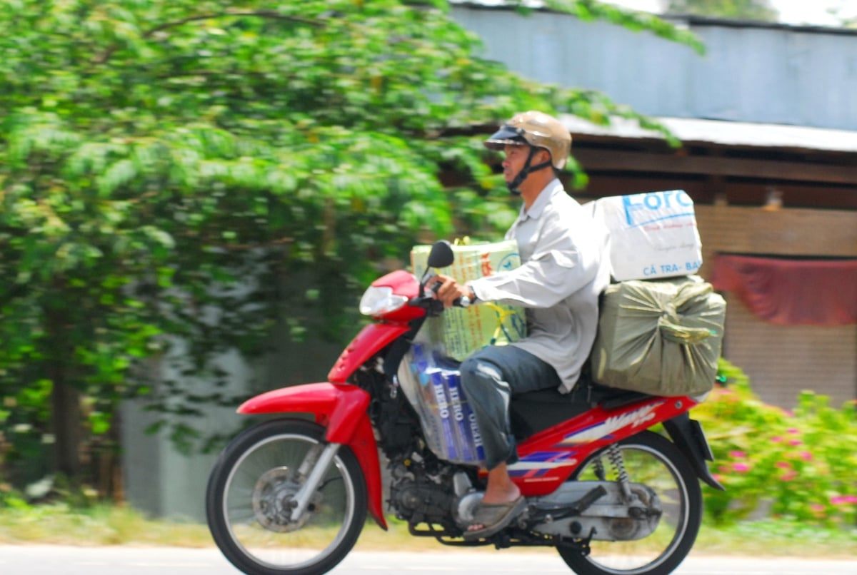 Vận chuyển và buôn bán thuốc lá vẫn còn nhiều tại An Giang. Ảnh: Lê Hoàng Vũ.