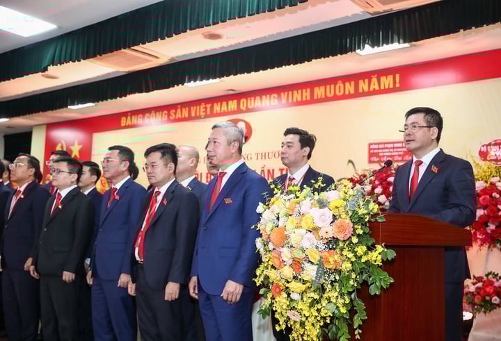 Ủy viên Trung ương Đảng, Bí thư Đảng ủy, Bộ trưởng Bộ Công Thương nhiệm kỳ 2025 - 2030 Nguyễn Hồng Diên phát biểu tiếp thu những ý kiến chỉ đạo. Ủy viên Trung ương Đảng, Bí thư Đảng ủy, Bộ trưởng Bộ Công Thương nhiệm kỳ 2025 - 2030 Nguyễn Hồng Diên phát biểu tiếp thu những ý kiến chỉ đạo.