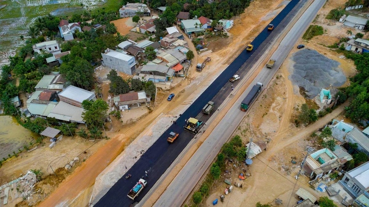 Tuyến chính cao tốc Hòa Liên - Túy Loan phấn đấu thông xe kỹ thuật trước ngày 19/8/2025. Ảnh: Lan Anh Tuyến chính cao tốc Hòa Liên - Túy Loan phấn đấu thông xe kỹ thuật trước ngày 19/8/2025. Ảnh: Lan Anh