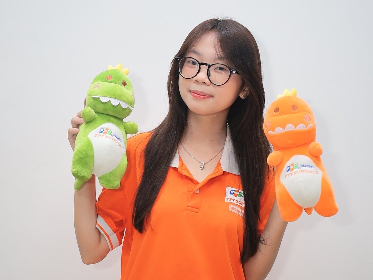 Chân dung nữ sinh Trang Ngọc Phương Nghi, lớp 12A11, Trường THPT FPT Cần Thơ là thủ khoa môn Ngữ văn của thành phố tại kỳ thi tốt nghiệp THPT năm 2025. Ảnh: Nhân vật cung cấp.