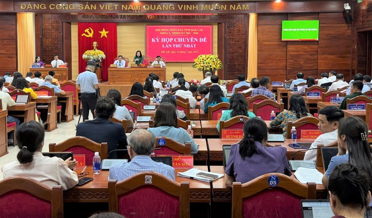 Tham dự kỳ họp chuyên đề lần thứ nhất có đông đủ lãnh đạo, cán bộ các sở, ban, ngành. Ảnh: Tuấn Trần. Tham dự kỳ họp chuyên đề lần thứ nhất có đông đủ lãnh đạo, cán bộ các sở, ban, ngành. Ảnh: Tuấn Trần.