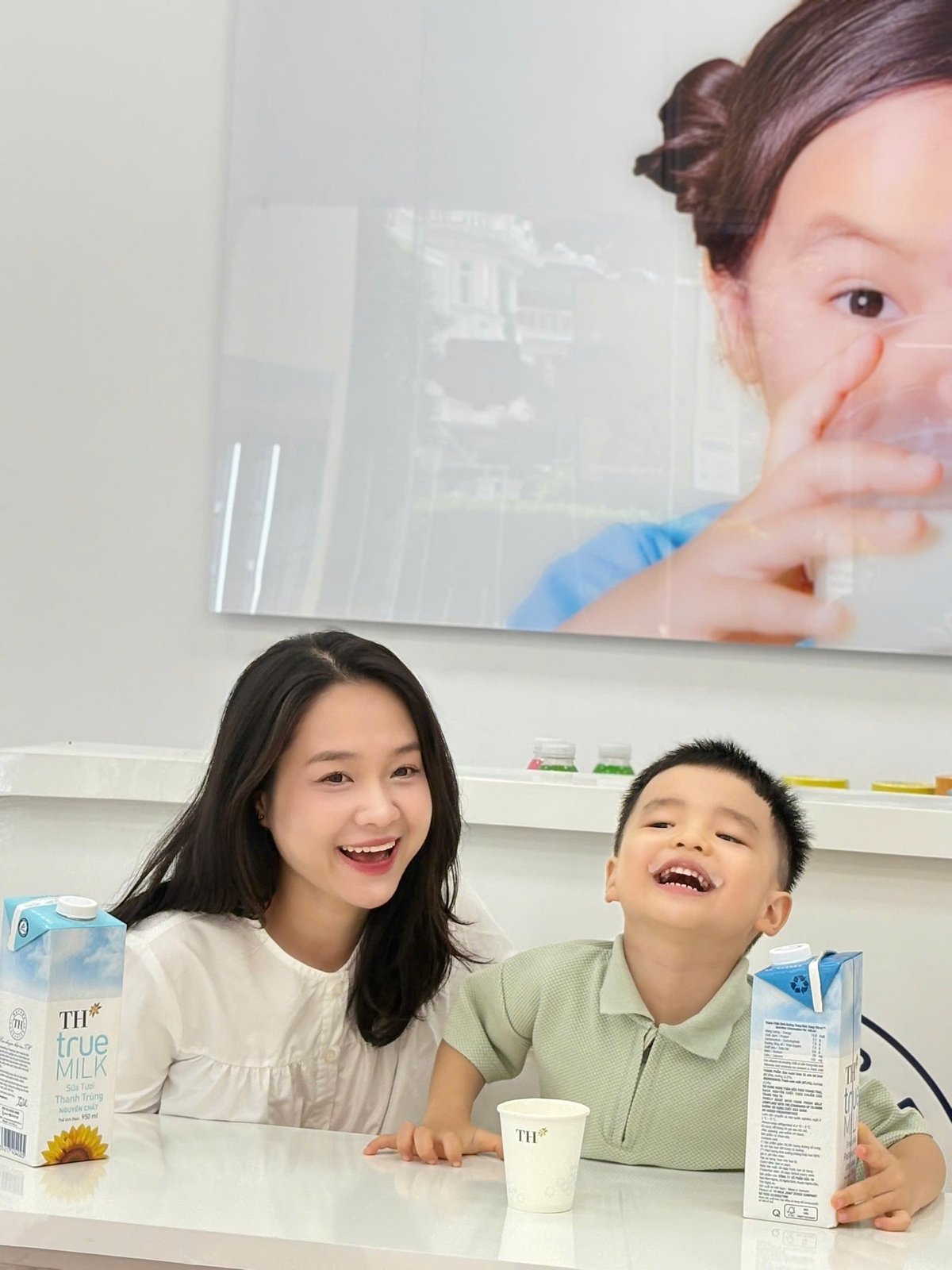 Sữa tươi thanh trùng TH true MILK mới được làm hoàn toàn sữa tươi trang trại, sạch, nguyên chất theo chuẩn của trang trại TH, giữ trọn những dưỡng chất và hương vị tự nhiên trong từng sản phẩm. Ảnh: TH true MILK Sữa tươi thanh trùng TH true MILK mới được làm hoàn toàn sữa tươi trang trại, sạch, nguyên chất theo chuẩn của trang trại TH, giữ trọn những dưỡng chất và hương vị tự nhiên trong từng sản phẩm. Ảnh: TH true MILK