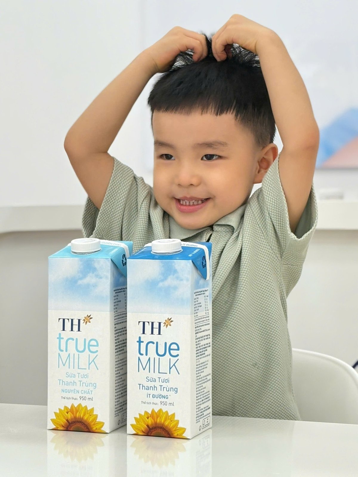 Sữa tươi thanh trùng TH true MILK với hai phiên bản Nguyên chất và Ít đường đáp ứng đa dạng nhu cầu của người tiêu dùng hiện đại. Ảnh: TH true MILK. Sữa tươi thanh trùng TH true MILK với hai phiên bản Nguyên chất và Ít đường đáp ứng đa dạng nhu cầu của người tiêu dùng hiện đại. Ảnh: TH true MILK.