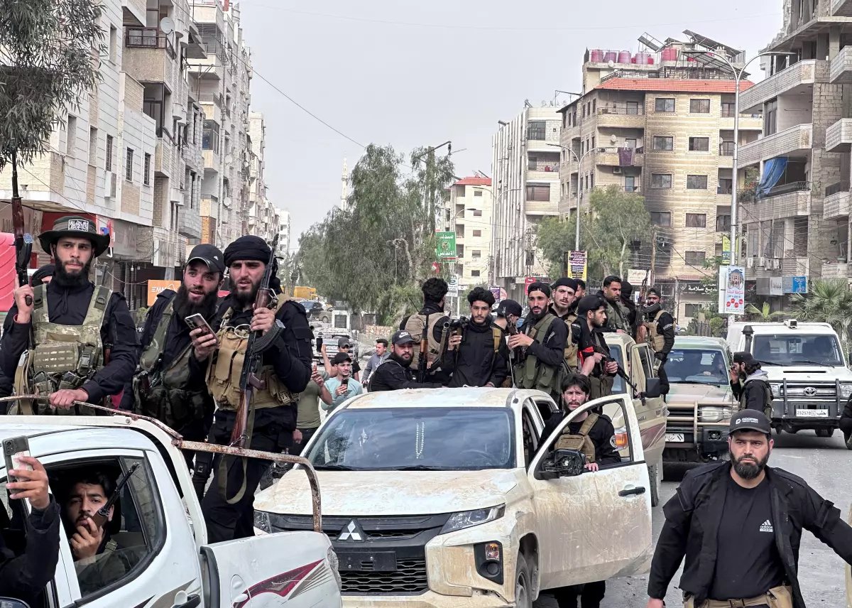 Lực lượng an ninh Syria đã triển khai một số lượng lớn binh sĩ, vũ khí hạng nặng và xe tăng tới khu vực Jaramana ở thủ đô Damascus. Ảnh: Bakr Al Kasem / Anadolu.