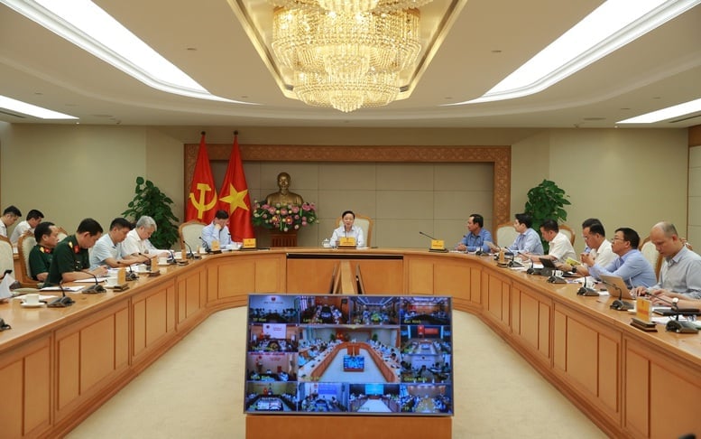 Phó Thủ tướng Trần Hồng Hà yêu cầu Bộ Nông nghiệp và Môi trường chuẩn bị dự thảo nghị quyết của Chính phủ nhằm tháo gỡ ngay các khó khăn, vướng mắc cấp bách về thể chế trong lĩnh vực nông nghiệp, môi trường. Ảnh: VGP/Minh Khôi. Phó Thủ tướng Trần Hồng Hà yêu cầu Bộ Nông nghiệp và Môi trường chuẩn bị dự thảo nghị quyết của Chính phủ nhằm tháo gỡ ngay các khó khăn, vướng mắc cấp bách về thể chế trong lĩnh vực nông nghiệp, môi trường. Ảnh: VGP/Minh Khôi.