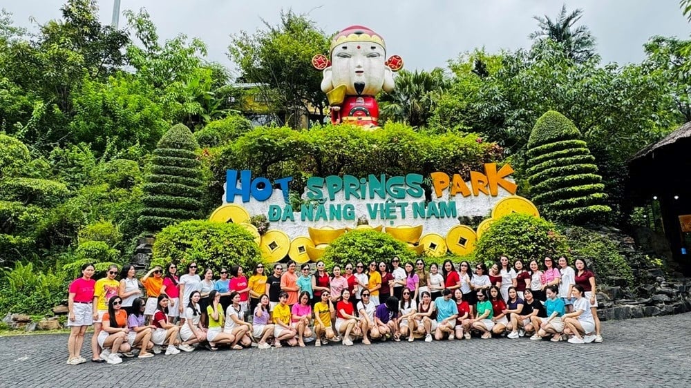 Ngành du lịch tiếp tục tăng trưởng ấn tượng, đóng góp lớn vào phát triển kinh tế - xã hội của đất nước. Ảnh: Báo Văn Hoá. Ngành du lịch tiếp tục tăng trưởng ấn tượng, đóng góp lớn vào phát triển kinh tế - xã hội của đất nước. Ảnh: Báo Văn Hoá.