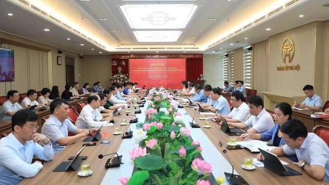 Các đại biểu dự hội nghị tại điểm cầu Thành ủy Hà Nội. Ảnh: Vương Vân.