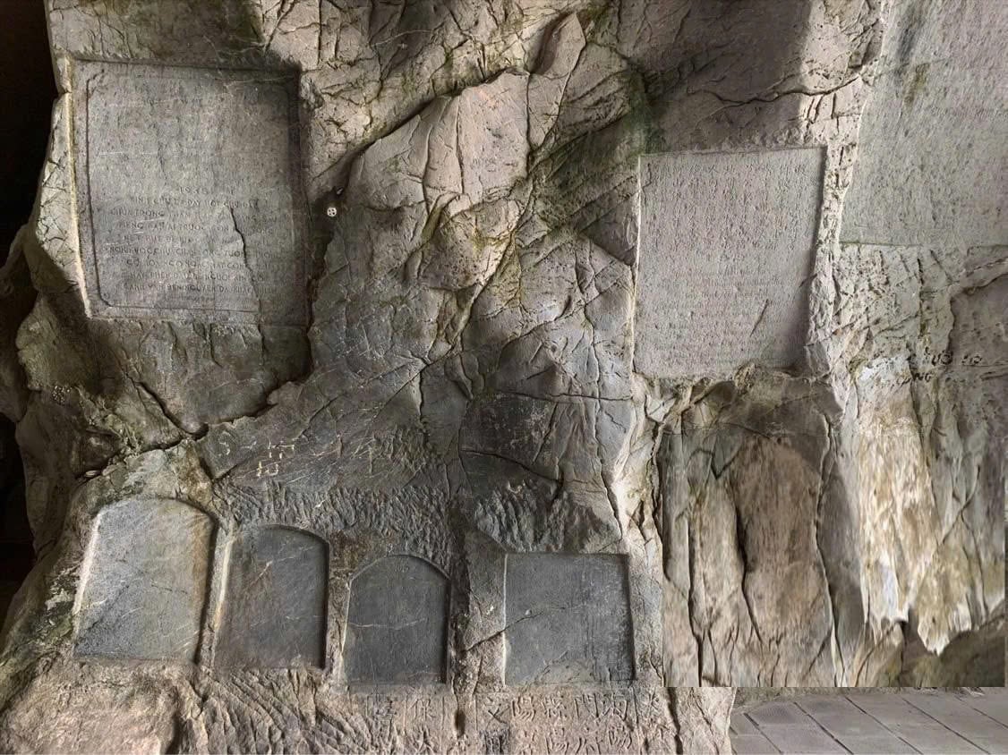 More than 50 steles of chewing ghosts were carved directly on the cliffs of famous people through many periods at Kinh Chu Cave. Photo: Courtersy of Hai Phong Department of Culture, Sports and Tourism.