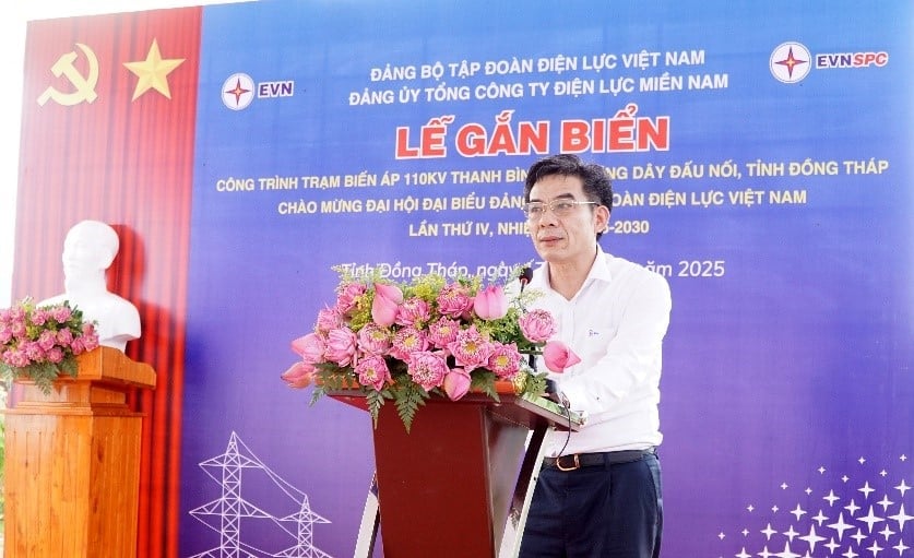 Ông Nguyễn Hữu Tuấn, Phó Bí thư Thường trực Đảng ủy EVN phát biểu tại lễ gắn biển công trình Trạm 110kV Thanh Bình và đường dây đấu nối, tỉnh Đồng Tháp ngày 17/7/2025. Ảnh: Hoàng Hùng. Ông Nguyễn Hữu Tuấn, Phó Bí thư Thường trực Đảng ủy EVN phát biểu tại lễ gắn biển công trình Trạm 110kV Thanh Bình và đường dây đấu nối, tỉnh Đồng Tháp ngày 17/7/2025. Ảnh: Hoàng Hùng.