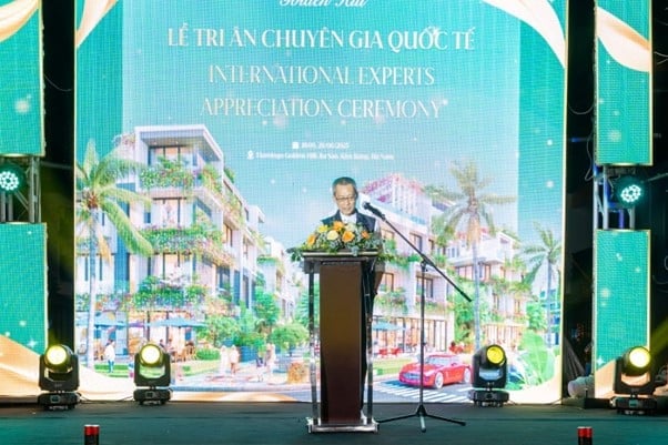 Đại diện Tập đoàn quốc tế đang có chuyên gia lưu trú tại dự án phát biểu trong sự kiện tri ân của Flamingo. Ảnh: CĐT. Đại diện Tập đoàn quốc tế đang có chuyên gia lưu trú tại dự án phát biểu trong sự kiện tri ân của Flamingo. Ảnh: CĐT.