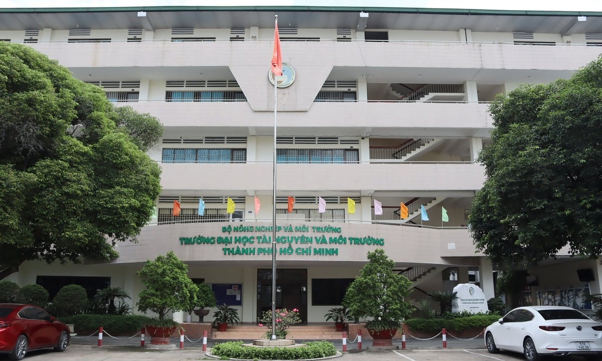 Trường Đại học TN&MT TP.HCM chú trọng xây dựng cơ sở giáo dục đại học xanh - sạch - đẹp, không khói thuốc. Ảnh: Tường Tú.