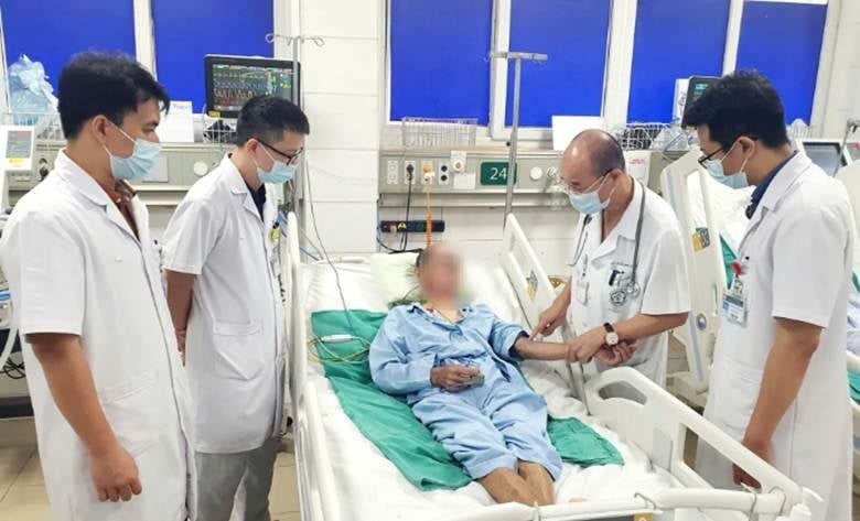 Các y bác sỹ Bệnh viện Bạch Mai hội chẩn ca bệnh 63 tuồi. Ảnh: BVCC. Các y bác sỹ Bệnh viện Bạch Mai hội chẩn ca bệnh 63 tuồi. Ảnh: BVCC.